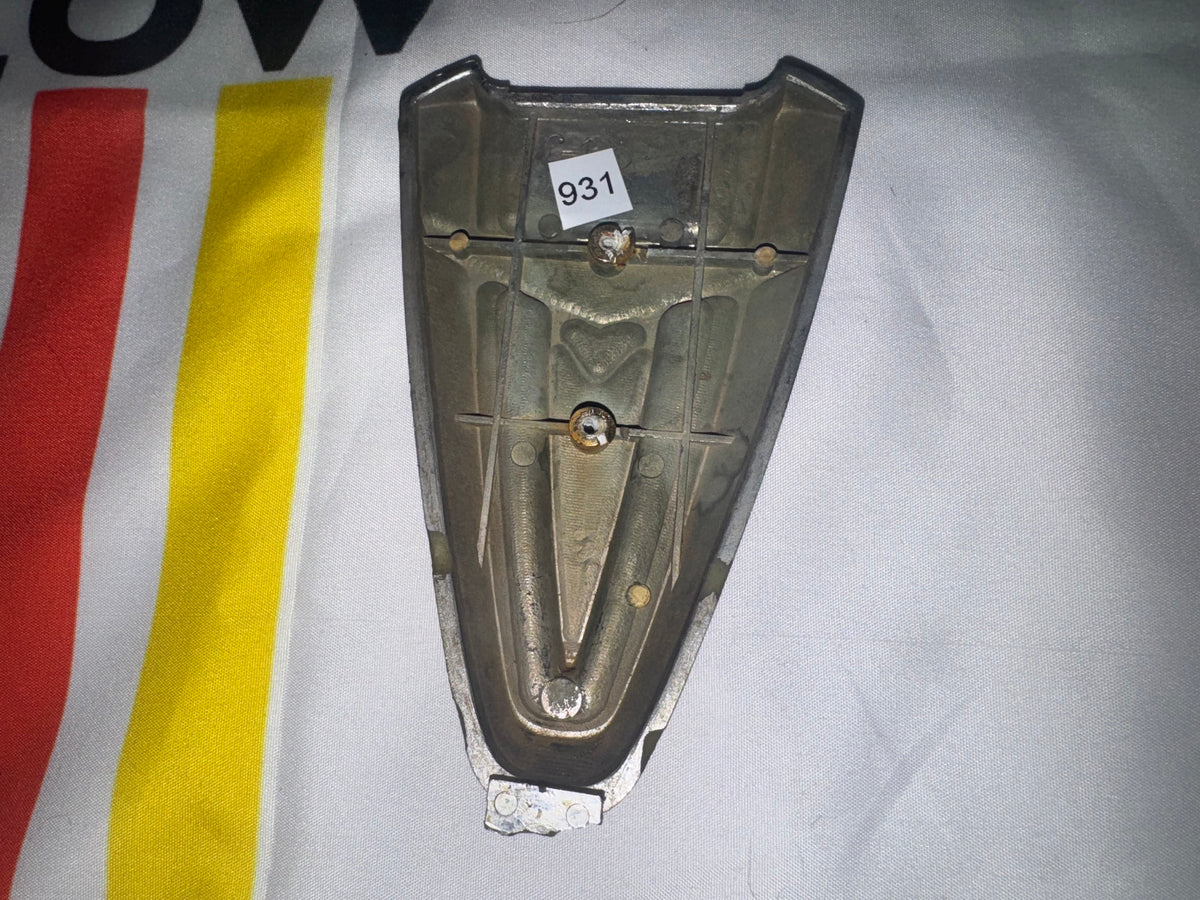 73-78 Front Grille Emblem – Toyota4Low