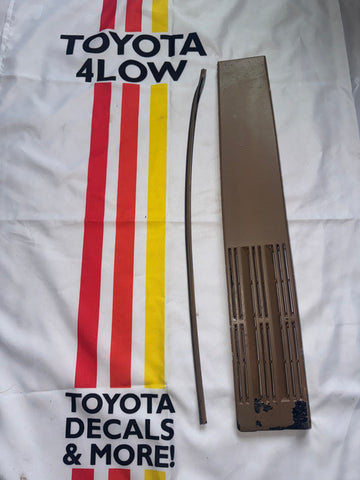 Passenger-Side Single Cab B-Pillar Vent